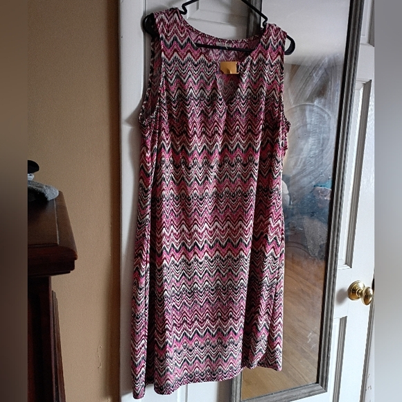 Tacera 1X Pink Black White Chevron Sleeveless Dress Keyhole Neck Metallic Accent - Picture 2 of 10